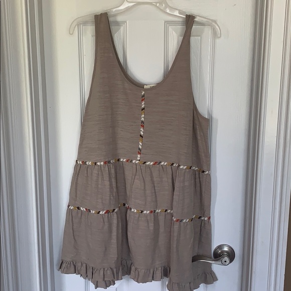 easel Tops - Ladies Boutique Easel Shirt NWT Medium